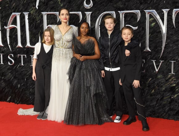 Angelina Jolie avec ses enfants Zahara, Shiloh, Vivienne et Knox, le 9 octobre 2019 à Londres pour la première de "Maléfique : Le Pouvoir du mal ".