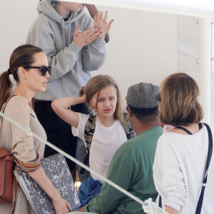 Exclusif - Angelina Jolie prend du bon temps avec ses enfants Vivienne, Knox, Siloh et Zahara, en marge du tournage du film "Eternals", sur l'île de Formentera en Espagne. Le 2 novembre 2019.