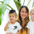 Myka Stauffer et son époux James ont annoncé avoir "trouvé une nouvelle famille", pour le petit Huxley, adopté il y a presque trois ans, le 27 mai 2020. Sur Instagram, cette youtubeuse partageait le quotidien de ses enfants et de son fils adopté, atteint d'autisme.