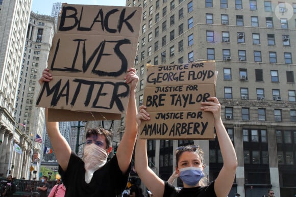 New York - Manifestation dans tous les États-Unis et vague de colère suite à la mort de George Floyd, mort lors d'une arrestation par 4 policiers blancs à Minneapolis  29/05/2020 - New York