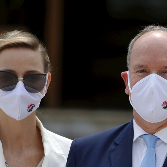 Le prince Albert II de Monaco et sa femme la princesse Charlène de Monaco - Inauguration de la place du Casino en présence du couple princier à Monaco le 2 juin 2020. Les participants portent des masques pour se protéger de l'épidémie de Coronavirus (Covid-19). © Dylan Meiffret / Nice Matin / Bestimage