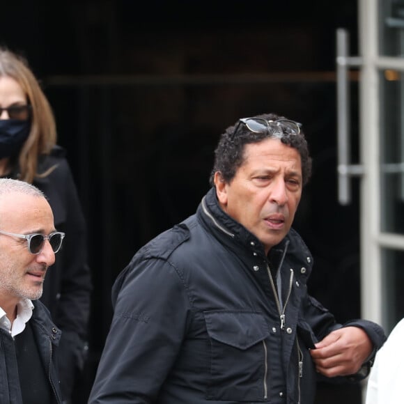 Michel Boujenah, Elie Semoun et Smaïn - Hommage à Guy Bedos en l'église de Saint-Germain-des-Prés à Paris le 4 juin 2020. 04/06/2020 - Paris