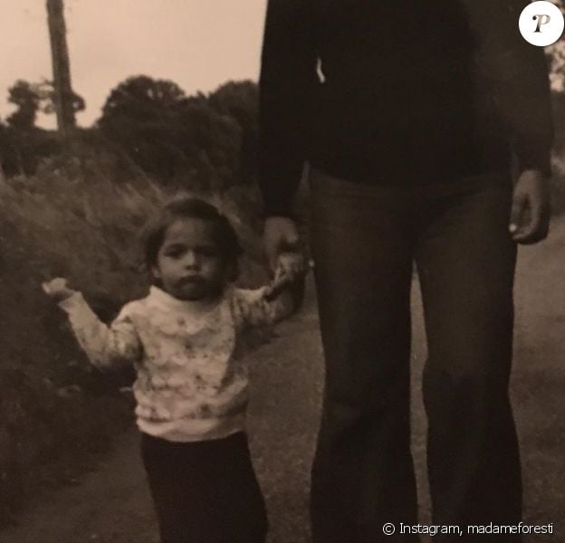 Dimanche 7 juin 2020, Florence Foresti a partagé des photos de sa maman pour la fête des Mères, sur Instagram.