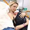 Aria de la "Star Academy" avec son fils Calvin à la maternité, le 15 juillet 2019