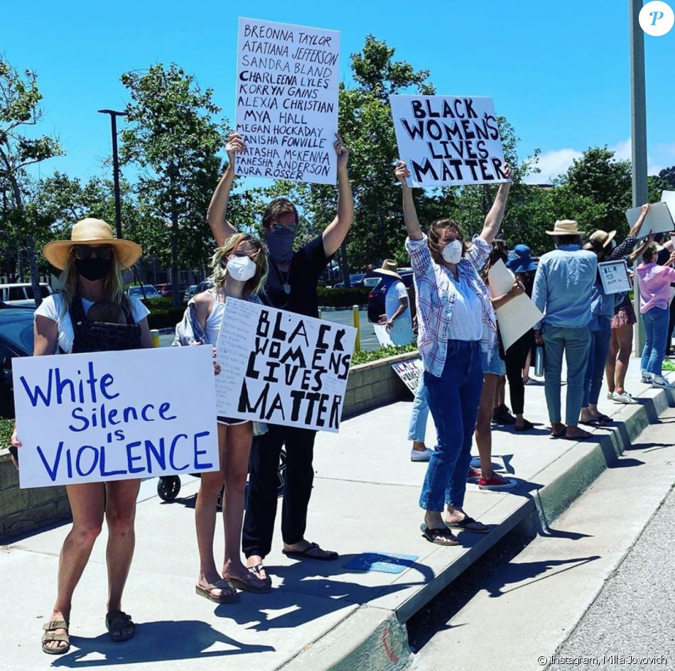 Milla Jovovich, son mari Paul W. S. Anderson et leur fille Ever Gabo manifestent son soutien au mouvement Black Lives Matter et contre le racisme et les violences policières. Juin 2020.