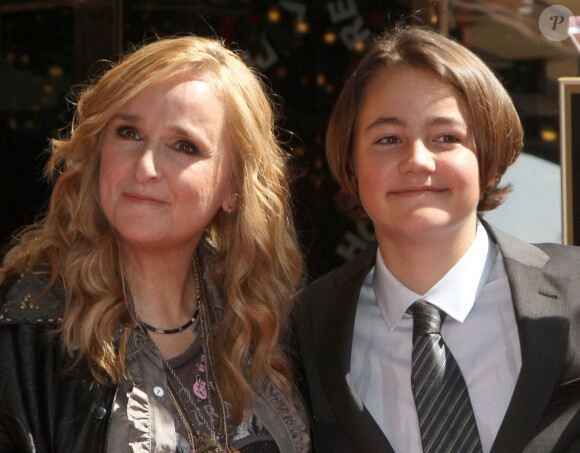 Melissa Etheridge et son fils Beckett Cypher lors de la cérémonie sur le Walk of Fame de Melissa le 27 septembre 2011.