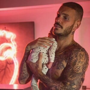 M. Pokora avec son fils Isaiah dans les bras le 12 février 2020.