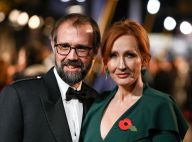 J.K. Rowling : Accusée de transphobie, elle réplique avec son agression sexuelle