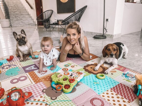 Jessica Thivenin avec Maylone et ses chiens, le 5 juin 2020