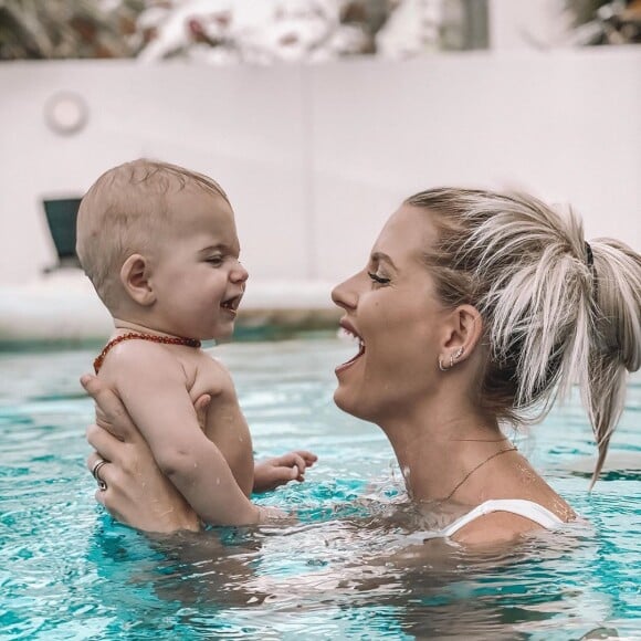 Jessica Thivenin avec Maylone à la piscine, le 30 mai 2020