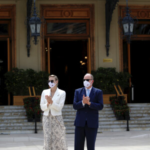 Le prince Albert II de Monaco et sa femme la princesse Charlène de Monaco - Inauguration de la place du Casino en présence du couple princier à Monaco le 2 juin 2020. Les participants portent des masques pour se protéger de l'épidémie de Coronavirus (Covid-19). © Dylan Meiffret / Nice Matin / Bestimage