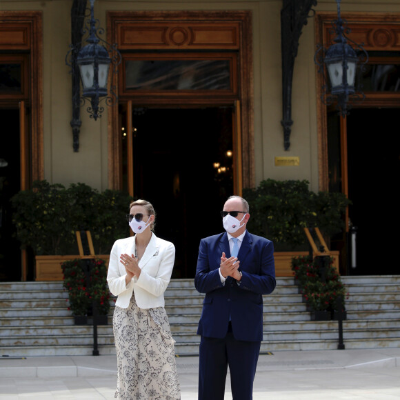 Le prince Albert II de Monaco et sa femme la princesse Charlène de Monaco - Inauguration de la place du Casino en présence du couple princier à Monaco le 2 juin 2020. Les participants portent des masques pour se protéger de l'épidémie de Coronavirus (Covid-19). © Dylan Meiffret / Nice Matin / Bestimage