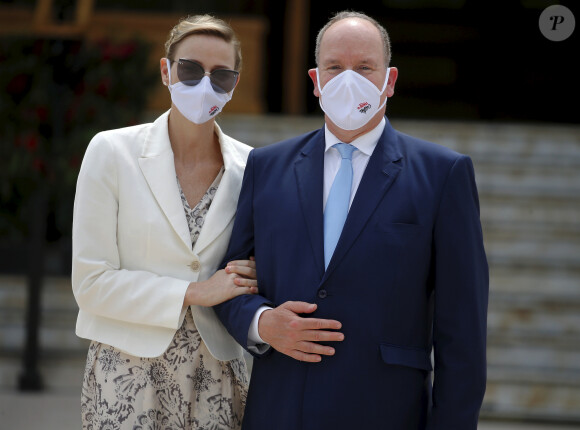 Le prince Albert II de Monaco et sa femme la princesse Charlène de Monaco - Inauguration de la place du Casino en présence du couple princier à Monaco le 2 juin 2020. Les participants portent des masques pour se protéger de l'épidémie de Coronavirus (Covid-19). © Dylan Meiffret / Nice Matin / Bestimage