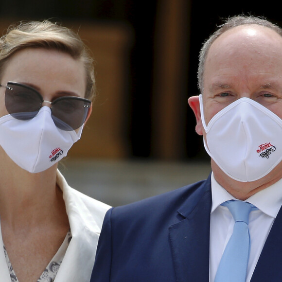 Le prince Albert II de Monaco et sa femme la princesse Charlène de Monaco - Inauguration de la place du Casino en présence du couple princier à Monaco le 2 juin 2020. Les participants portent des masques pour se protéger de l'épidémie de Coronavirus (Covid-19). © Dylan Meiffret / Nice Matin / Bestimage