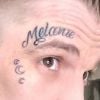 Aaron Carter dévoile son nouveau (imposant) tatouage au visage, le prénom de sa petite amie Mélanie, le 8 mars 2020.