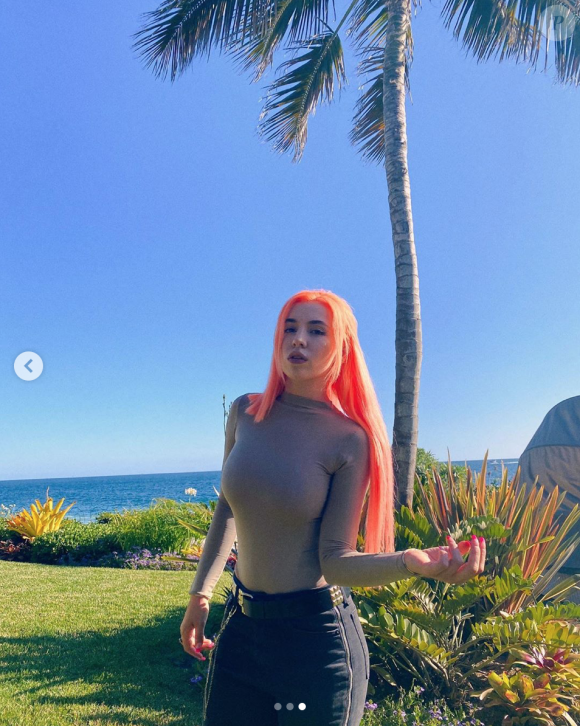 Ava Max dévoile sa nouvelle couleur de cheveux. Juin 2020.