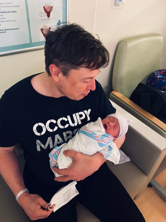 La chanteuse Grimes et son compagnon Elon Musk ont accueilli leur premier enfant, un petit garçon. Le 4 mai 2020.