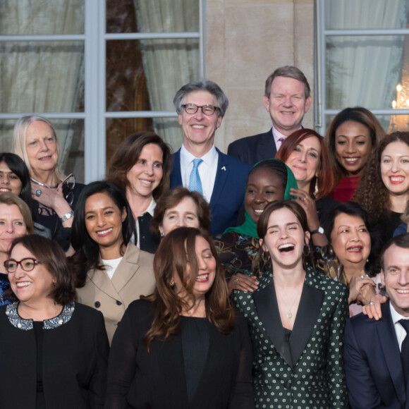 La réalisatrice Lisa Azuelos, la prix Nobel de la paix en 2018, Nadia Murad, Bochra Belhaj Hmida, Aissata Lam, Irene Natividad, Wided Bouchamaoui, l'actrice britannique Emma Watson, le président de la République française Emmanuel Macron, sa femme la Première Dame Brigitte Macron, Marlène Schiappa, secrétaire d'Etat, chargée de l'Egalité des femmes et des hommes et Jamie McCourt, ambassadrice des Etats Unis en France lors de la photo de famille des participants à la réunion du conseil consultatif pour l'égalité entre les femmes et les hommes au palais de l'Elysée à Paris, France, le 19 février 2019. © Jacques Witt/Pool/Bestimage