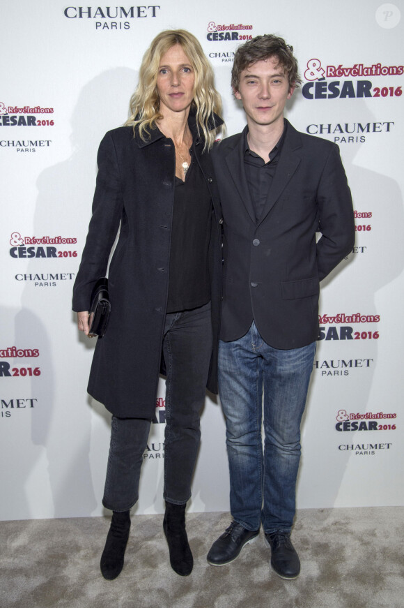 Sandrine Kiberlain et Swann Arlaud - Soirée des Révélations César 2016 dans les salons de la maison Chaumet place Vendôme à Paris, le 11 janvier 2016.