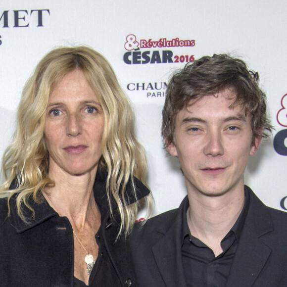 Sandrine Kiberlain et Swann Arlaud - Soirée des Révélations César 2016 dans les salons de la maison Chaumet place Vendôme à Paris, le 11 janvier 2016.