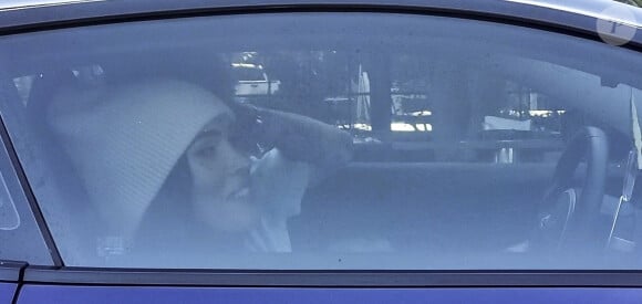 Exclusif - Megan Fox et Machine Gun Kelly ont été surpris ensemble dans un café à Los Angeles, Californie, Etats-Unis, le 15 mai 2020. Machine Gun Kelly a ensuite raccompagné Megan Fox dans sa maison de Calabasas dans son Aston Martin.