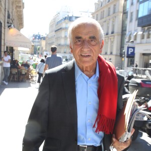 Exclusif - Jean-Pierre Elkabbach arrive à la station Europe 1 à Paris le 24 août 2016.