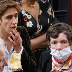 Pierre Arditi, Luce Proby Maréchal (femme de Marcel Maréchal), Laurence Maréchal (fille de Marcel Maréchal) - Obsèques de Marcel Maréchal en l'église Saint-Roch à Paris le 19 juin 2020.