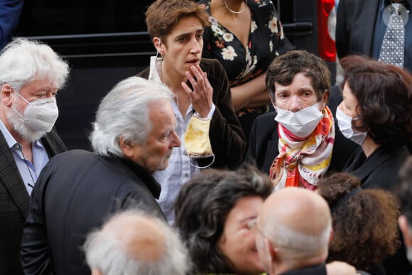 Pierre Arditi, Luce Proby Maréchal (femme de Marcel Maréchal), Laurence Maréchal (fille de Marcel Maréchal) - Obsèques de Marcel Maréchal en l'église Saint-Roch à Paris le 19 juin 2020.