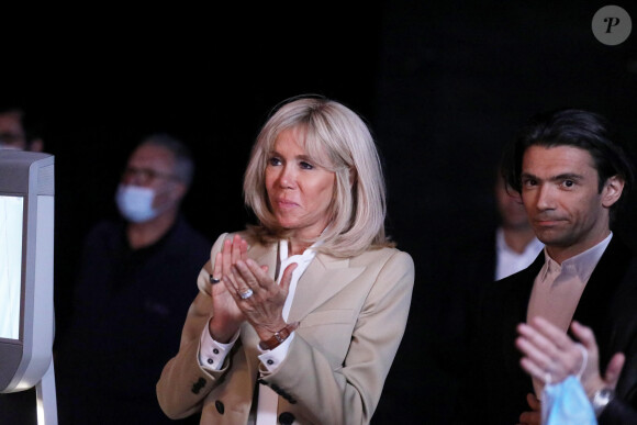 La Première Dame Brigitte Macron et Gautier Capuçon - Symphonie pour la vie - Les artistes se mobilisent pour les soignants - Une grande soirée musicale au Théâtre du Châtelet à Paris diffusée le 24 juin en prime time sur France 3. Le 15 juin 2020. © Dominique Jacovides/Bestimage