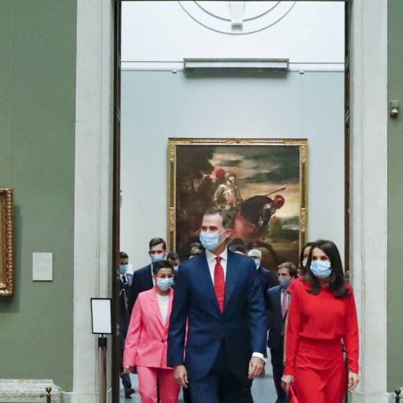 Le roi Felipe VI d'Espagne et la reine Letizia lors du lancement de la campagne "Spain for Sure" au musée du Prado à Madrid le 18 juin 2020.