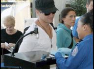 Ryan Philippe : A l'aéroport, il charme une responsable de la sécurité, et... ça marche !