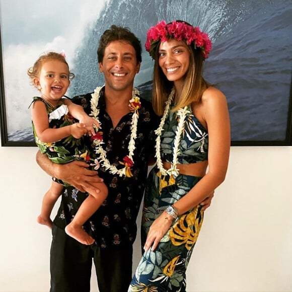 Jérémy Florès et Hinarani de Longeaux avec leur petite fille Hinahei le 14 juin 2020.