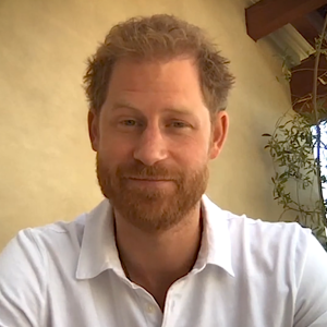 Le prince Harry fait une apparition vidéo pour soutenir le rugby anglais depuis sa villa de Los Angeles, le 25 juin 2020.