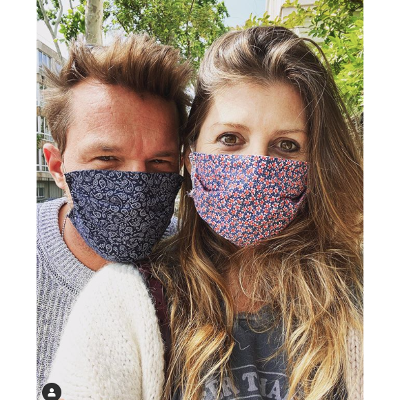 Benjamin Castaldi et sa femme Aurore deviendront parents en 2020. Le couple poste rarement des photos ensemble sur les réseaux sociaux. On peut les voir ici au princtemps 2020.