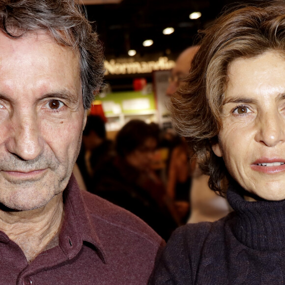 Jean-Jacques Bourdin et sa femme Anne Nivat - 38ème salon du livre de Paris à la Porte de Versailles, Paris le 17 mars 2018. © Cédric Perrin/Bestimage