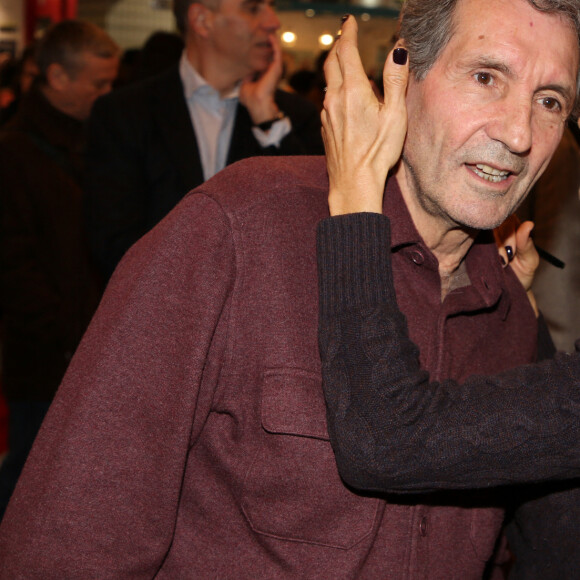 Jean-Jacques Bourdin et sa femme Anne Nivat lors du salon du livre de Paris le 17 Mars 2018 à la Porte de Versailles de Paris. © Denis Guignebourg/Bestimage