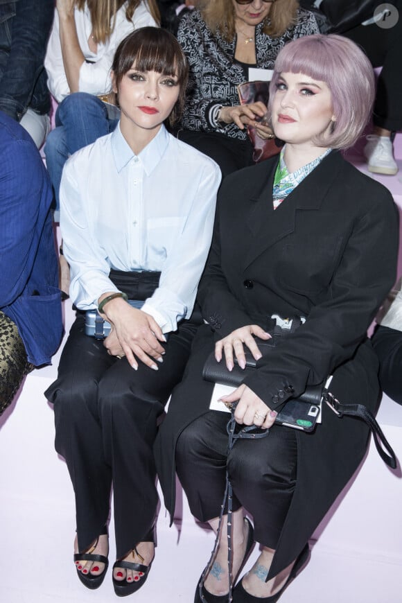 Christina Ricci et Kelly Osbourne - People au défilé de mode Hommes printemps-été 2020 "Dior Homme" à Paris. Le 21 juin 2019 © Olivier Borde / Bestimage