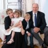 Le prince Albert de Monaco, son épouse Charlene et leurs deux enfants, Jacques et Gabriella, au palais princier de Monaco, le 23 juin 2020.