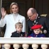 La princesse Charlene et le prince Albert II de Monaco, leurs enfants le prince Jacques et la princesse Gabriella - La famille princière de Monaco au balcon du palais lors de la Fête nationale monégasque à Monaco. Le 19 novembre 2019 © Dominique Jacovides / Bestimage