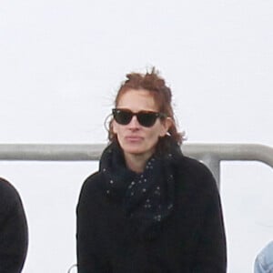 Julia Roberts et son mari Danny Moder à Malibu en avril 2015 lors d'un match de baseball de leurs enfants