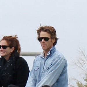 Julia Roberts et son mari Danny Moder à Malibu en avril 2015 lors d'un match de baseball de leurs enfants