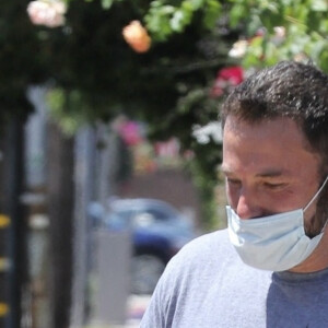 Ben Affleck et sa compagne Ana de Armas se rendent chez des amis à Los Angeles le 3 juillet 2020.