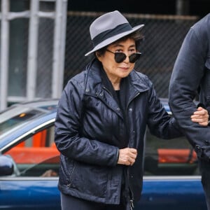 Yoko Ono - People à la sortie de l'hôtel The Bowery le lendemain de la soirée de Gala MET à New York, le 3 mai 2016.