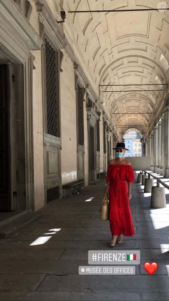 Laeticia Hallyday en vacances en Italie. Après Pise, elle a visité Florence le 28 juin 2020.