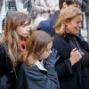 Lisa Azuelos (Fille de la défunte) et sa fille Thaïs Alessandrin - Sorties des obsèques de Marie Laforêt en l'église Saint-Eustache à Paris. Le 7 novembre 2019.