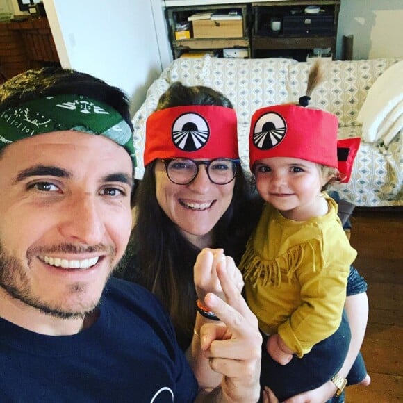 Julie et Denis de "Pékin Express" avec leur fille Déa, le 7 avril 2020, sur Instagram