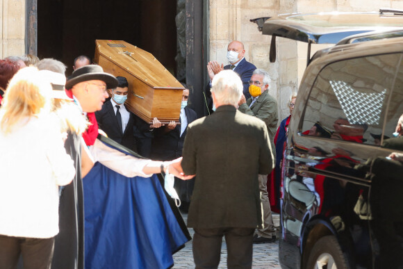 Cercueil - Sorties - Obsèques de Hermine de Clermont-Tonnerre en l'église Saint-Pierre de Montmartre à Paris le 9 juillet 2020.