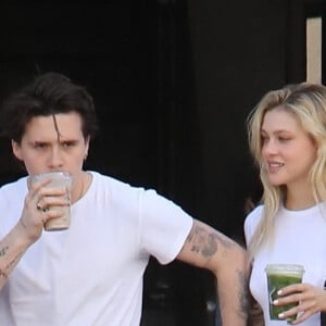 Exclusif - Brooklyn Beckham et sa compagne Nicola Peltz vont déjeuner au restaurant "Joan's On Third" à Los Angeles, le 28 février 2020.