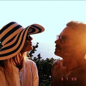 Anthony Delon et sa compagne Sveva Alviti en vacances en Italie, sur Instagram, le 10 juillet 2020.