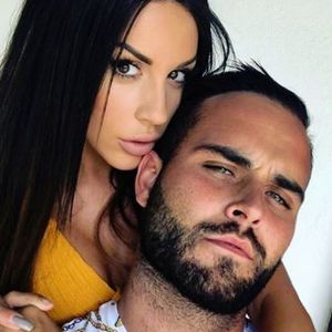 Nikola Lozina et Laura Lempika ("Les Marseillais VS Le reste du monde"). Le couple attend son premier enfant.